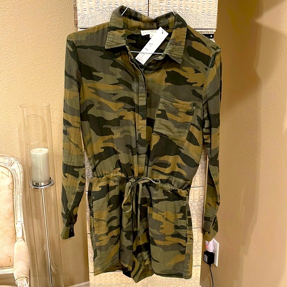 Army Green Camouflaged short jumpsuit - Picture 1 of 3